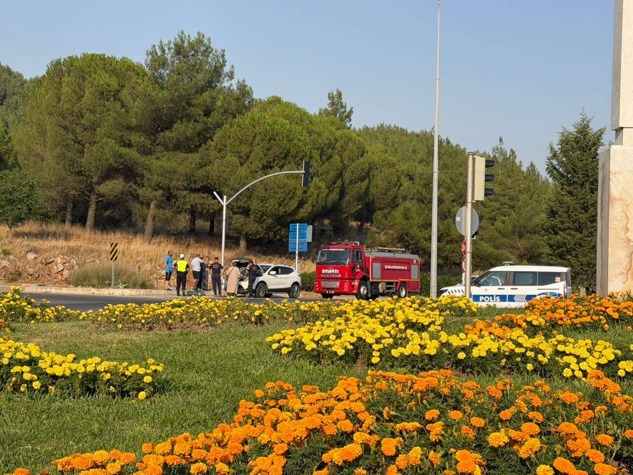 Muğla'da Otomobilden Çıkan Duman Korkuttu 1